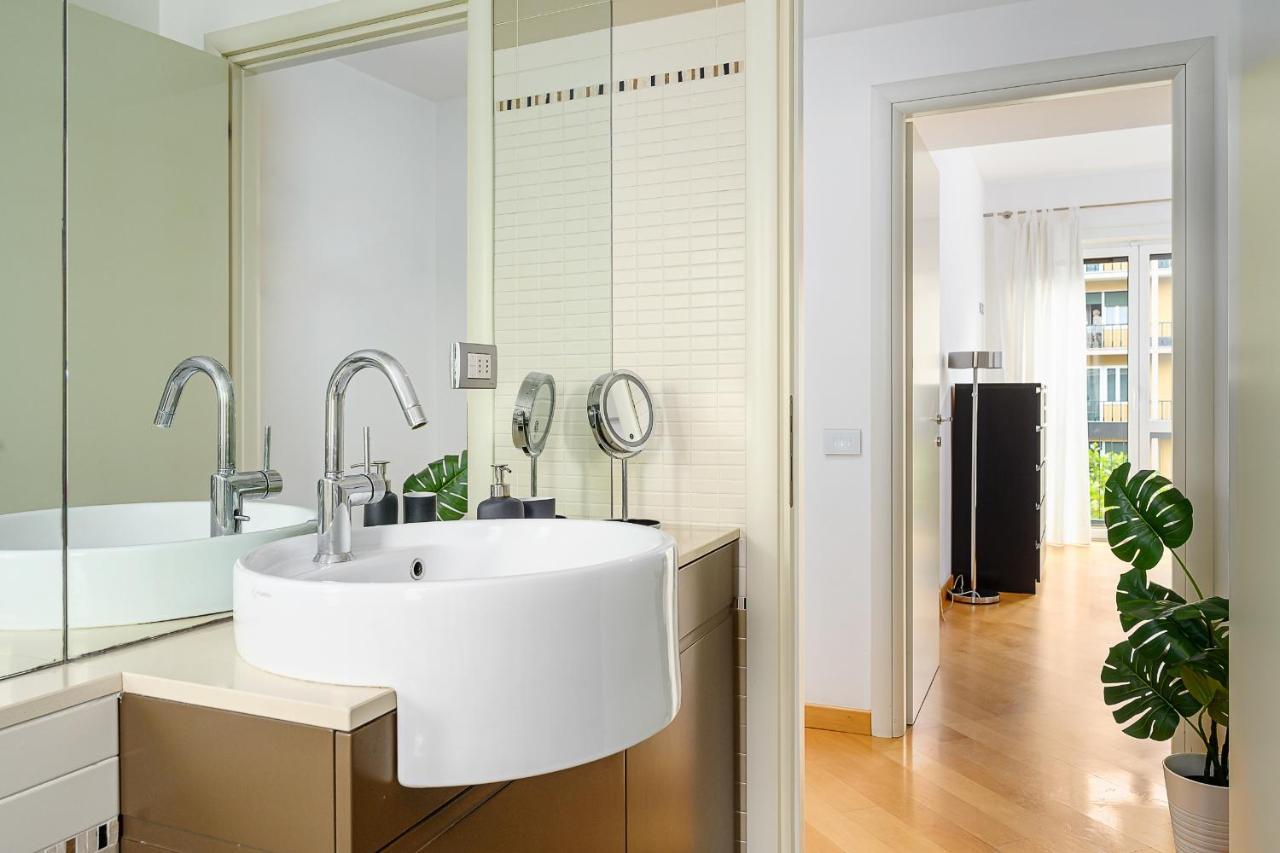 Stylish Condo Garibaldi Sempione 85M2 - Self Check-In Milan Bagian luar foto