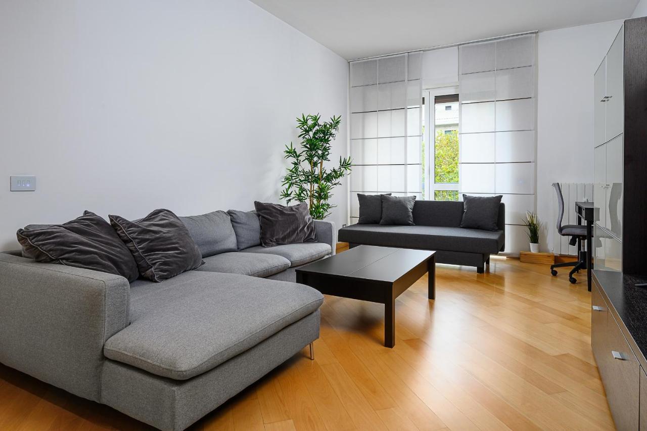 Stylish Condo Garibaldi Sempione 85M2 - Self Check-In Milan Bagian luar foto